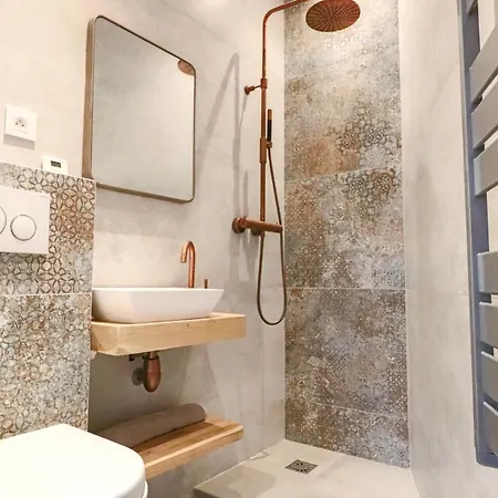 Villa Charming Renovated Provencal In Central Antibes