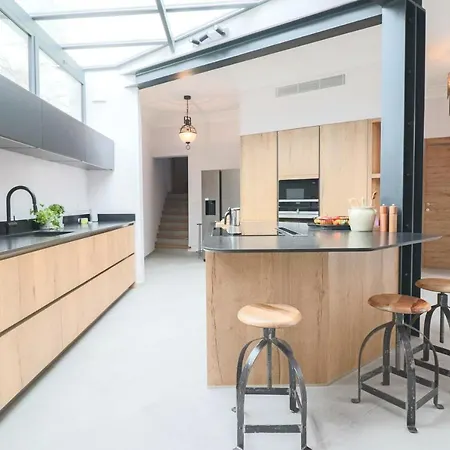 Charming Renovated Provencal In Central
