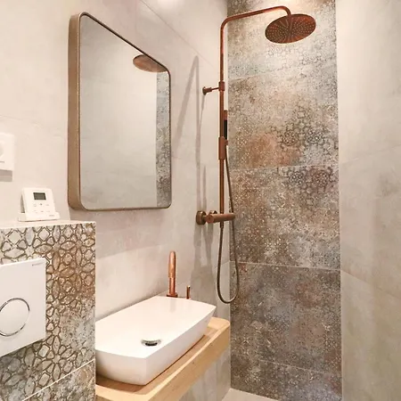 Villa Charming Renovated Provencal In Central Antibes