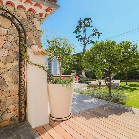 Charming Renovated Provencal In Central Antibes