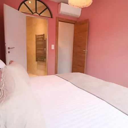 Charming Renovated Provencal In Central Villa