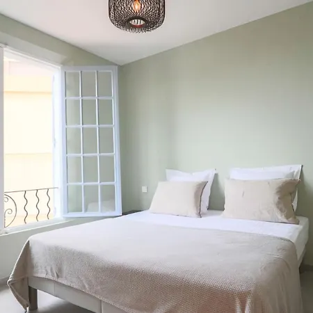 Charming Renovated Provencal In Central