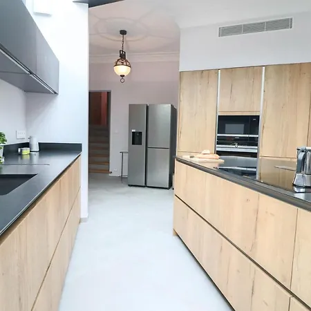 Villa Charming Renovated Provencal In Central Antibes