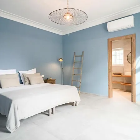 Charming Renovated Provencal In Central Antibes