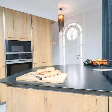Charming Renovated Provencal In Central